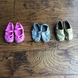 Bundle of 3 shoes - 2 TOMS, 1 CROC little girls size 6T